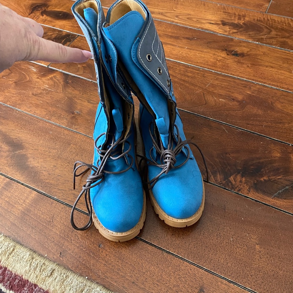 suede like blue & gray lace up boot size 6 - new near worn - Picture 2 of 7